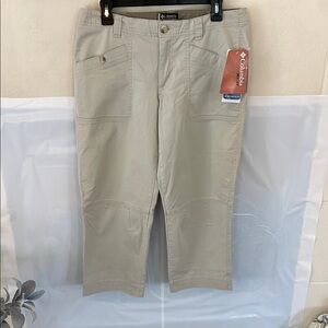 Columbia Tan Capris Versatile and Stylish